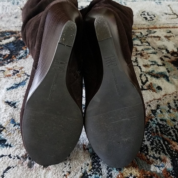 Boots - Picture 3 of 7